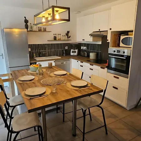 Casa de Férias Charmante Maison De Saint-André-de-Cubzac